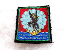 Un insigne tissu militaire  " 11° Division Parachutiste ".