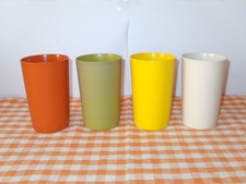 ? LOT DE 4 VERRES / GOBELETS COLORÉS EN PLASTIQUE - « TUPPERWARE » - VINTAGE
