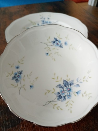 Assiette coupelle à - et,