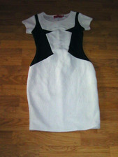 Robe BOOHOO bi colore blanc cassé et noir taille 36 TBE