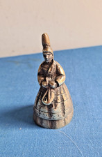 Cloche de Table en Bronze Femme BIGOUDENE Hauteur 9 cm