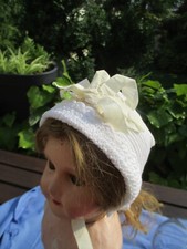 petit bonnet de bébé fait main ancien 1920