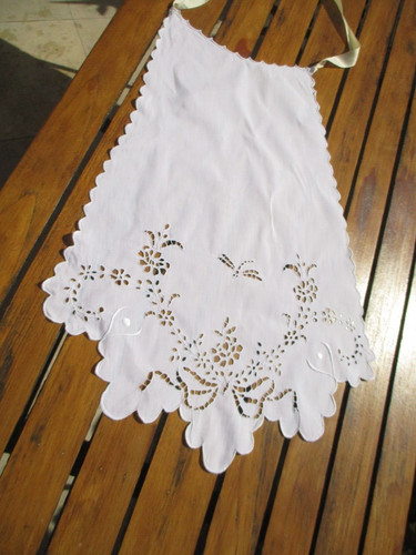 Tablier jeune fille brodé