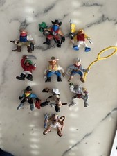 LOT 10 FIGURINES COW BOY PIRATE EGYPTIENNE VINTAGE FISHER PRICE TOUS DIFFERENT