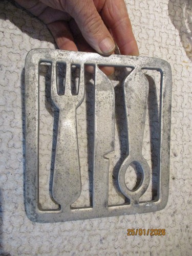 Ancien petit dessous - de, plat