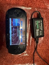 Sony PSP-E1004 Street Console de Jeu Portable - Noire