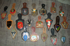 Lot de 20 anciens insignes militaires