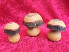 3 Beaux Champignons En Bois