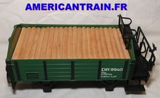 Wagon de marchandises vert à