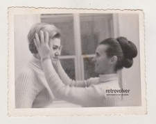 Deux jeunes femmes jolies