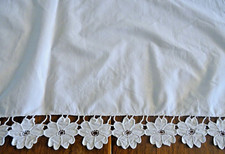 BRODERIE - Pièce de 80 cm