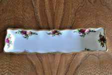 PORCELAINE ANGLAISE ROYAL ALBERT "OLD COUNTRY ROSES "- New condition porcelain -