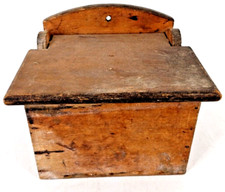 ANCIENNE BOITE A SEL MURALE EN