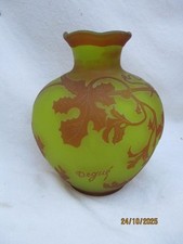 Vase signé DEGUE Décor floral dégagé à l'acide