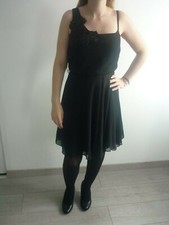 Robe noire en voile une bretelle asymétrique fleurs broderie T S Stradivarius