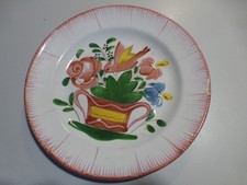 Très ancienne assiette en faïence de l’est, décor panier de fruits oiseau