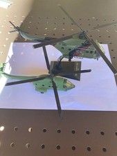 Lot de 2 hélicoptères militaire PUMAS  SOLIDO et  ALTAYA repeints.