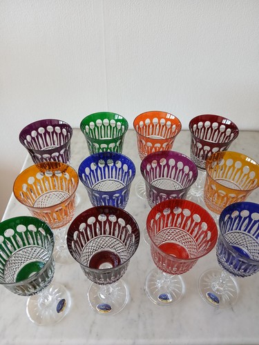 Verresde couleur vin - couleur, en