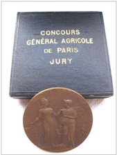 Médaille et boite, Concours