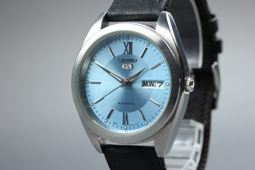 Presque comme neuve montre - neuve],