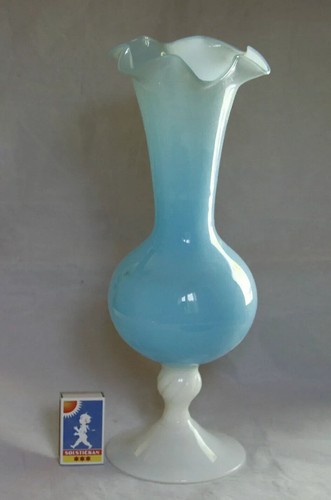 Grand vase pied opaline - à,