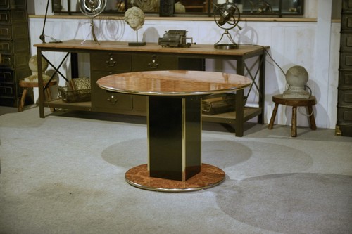 Table circulaire dans - , le