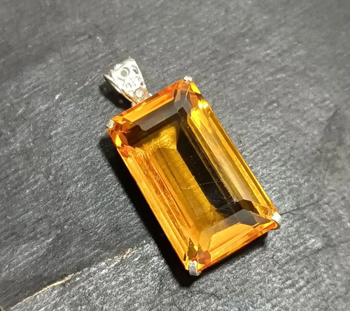 Pendentif pierre gemme - en,