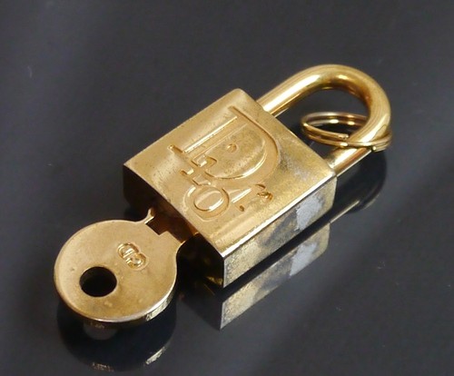 Authentique clé cadenas - clé,