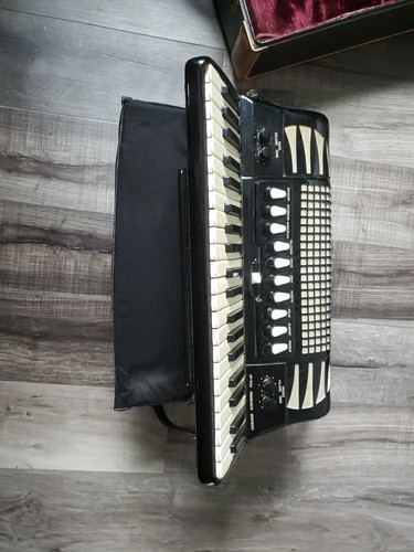 Excelsior accordian model 720 - model,