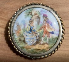 Bijou Ancien Broche en porcelaine de Limoges PIL décor Scène Galante Fragonard
