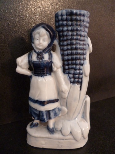 Figurine porte fleurs ancienne