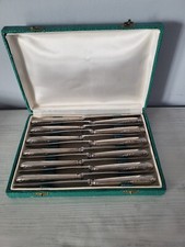 MENAGERE 12 COUTEAUX ENTREMETS ART NOUVEAU METAL ARGENTE ET LAMES INOX