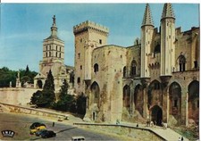 AUTOMOBILE  - AVIGNON - palais des papes - voiture Renault 4 CV - 4 L - 2CV