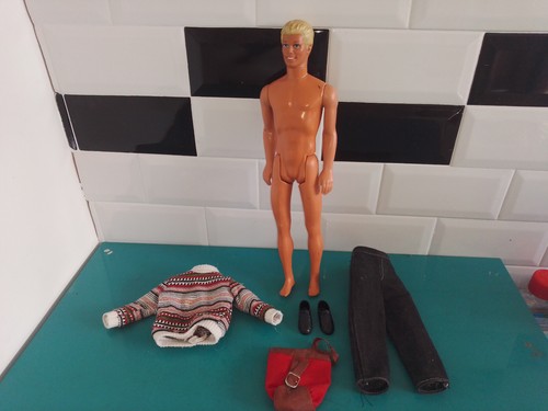 1703246 figurine poupée