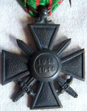 DEC8255 -  CROIX DE GUERRE 1914-1918 listel large, glaives soudés