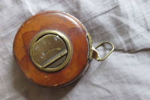 Ancien décamètre cuir ruban