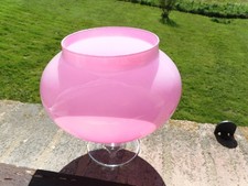 ancien vase rose et pied