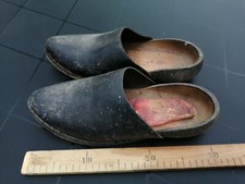  SABOTS EN BOIS et CUIR GALOCHES ANCIENS  galoches d'écurie poilu