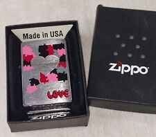 Ancien briquet, décor coeur /