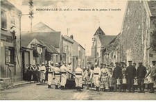 YVELINES  PORCHEVILLE manoeuvre de la pompe a incendie ( pompiers)