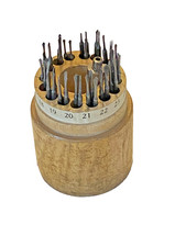 OUTILS D'HORLOGERIE ANCIENS FORETS D'HORLOGER DANS LEUR ETUI EN BUIS