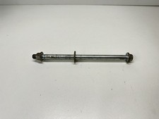 AXE DE ROUE AVANT PEUGEOT KISBEE 50 4T 2010-2017