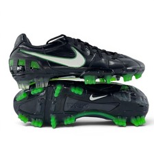 Crampons de football noirs