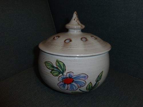 Ancien pot trous couvercle - pot, a
