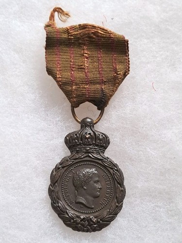 Une médaille saint - une,