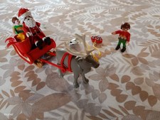 Playmobil traineau du Père Noël avec un renne et 2 lutins