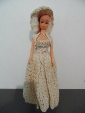 Rare Vintage Clone Poupée Barbie avec Tenue et support (Hong Kong)