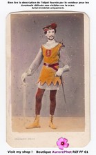 HOMME COSTUMÉ EN BOMBARDIER