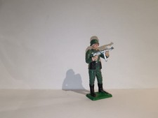 STARLUX militaire allemand (ref v25) soldat repos mitraillette