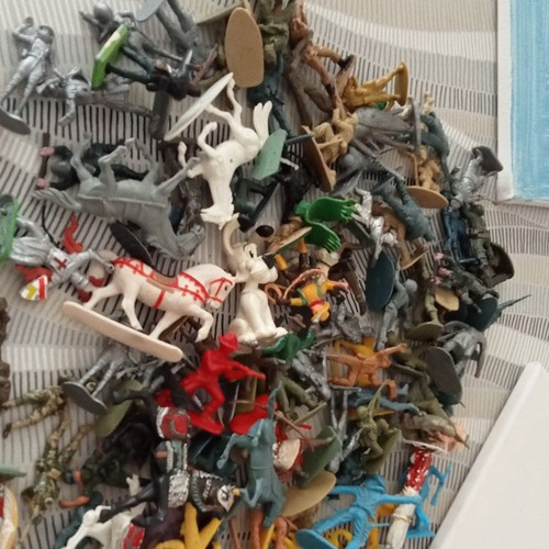 Airfix lot petits soldats - , et